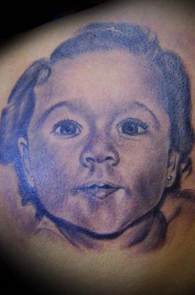 背部婴儿脸肖像纹身图案