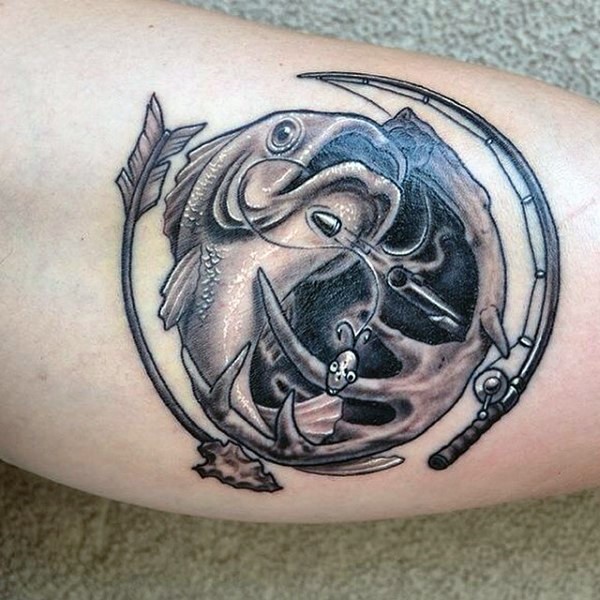 小腿漂亮的鱼与箭头纹身图案