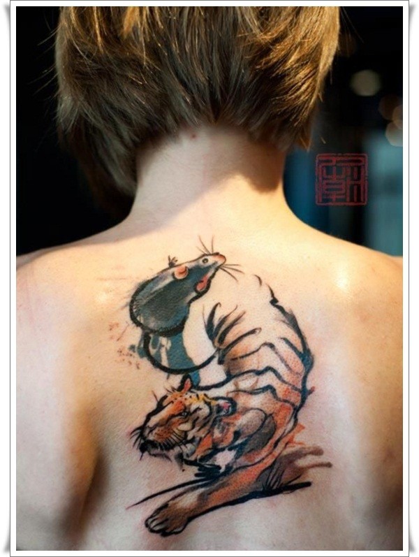 背部亚洲风格的水彩画老虎纹身图案