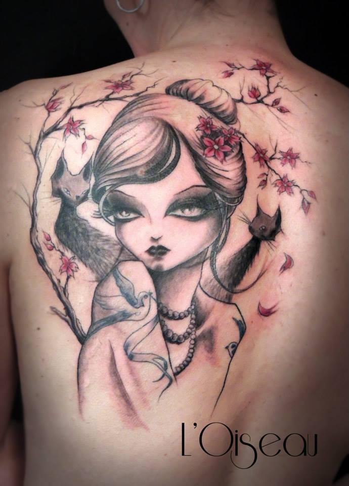 背部现代传统风格彩色的女人与猫和花朵纹身图案