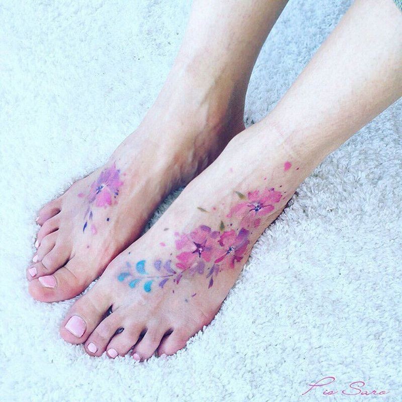 脚背好看的彩色小清新花朵纹身图案