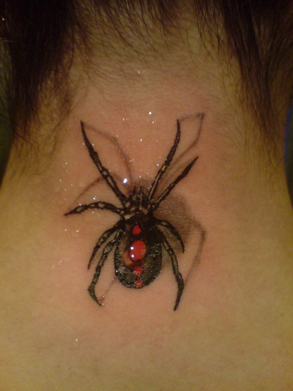 美丽的蜘蛛颈部纹身图案