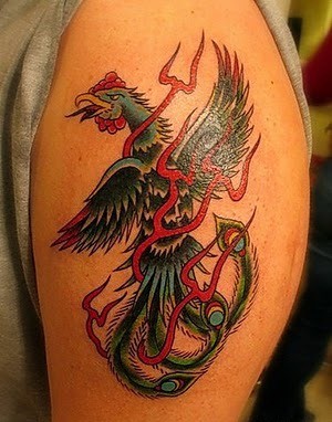 大臂彩色的中国风鸟儿纹身图案