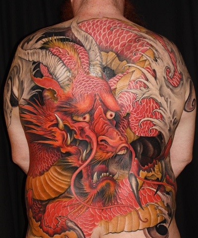 背部日本风格彩色幻想龙纹身图案