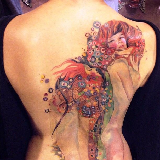 背部可爱的水彩女孩纹身图案