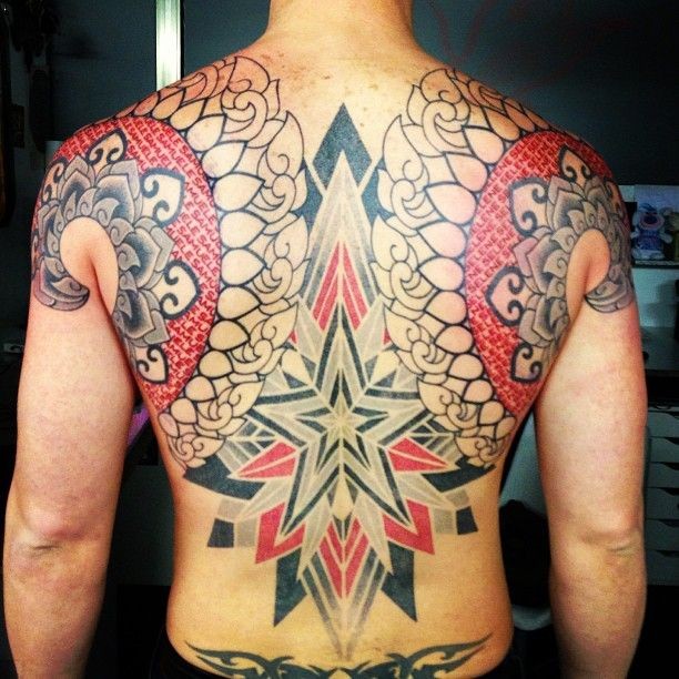 背部难以置信的彩色梵花组合纹身图案