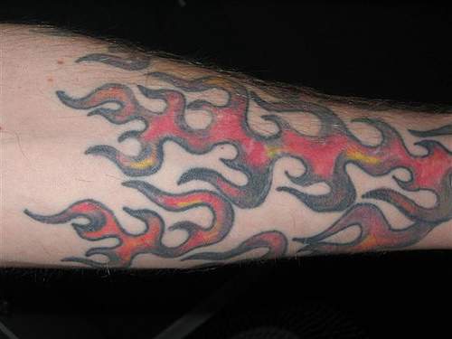 普通的火焰彩绘手臂纹身图案