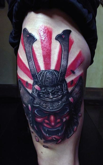 大腿亚洲风格的彩色武士面具纹身图案