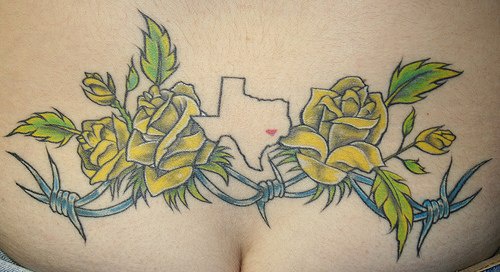 腰部漂亮的黄色玫瑰和荆棘纹身图案