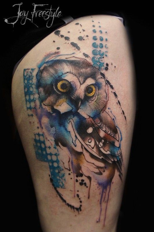 大腿可爱的水彩画猫头鹰纹身图案