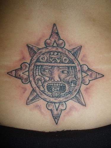阿兹特克太阳石像个性纹身图案