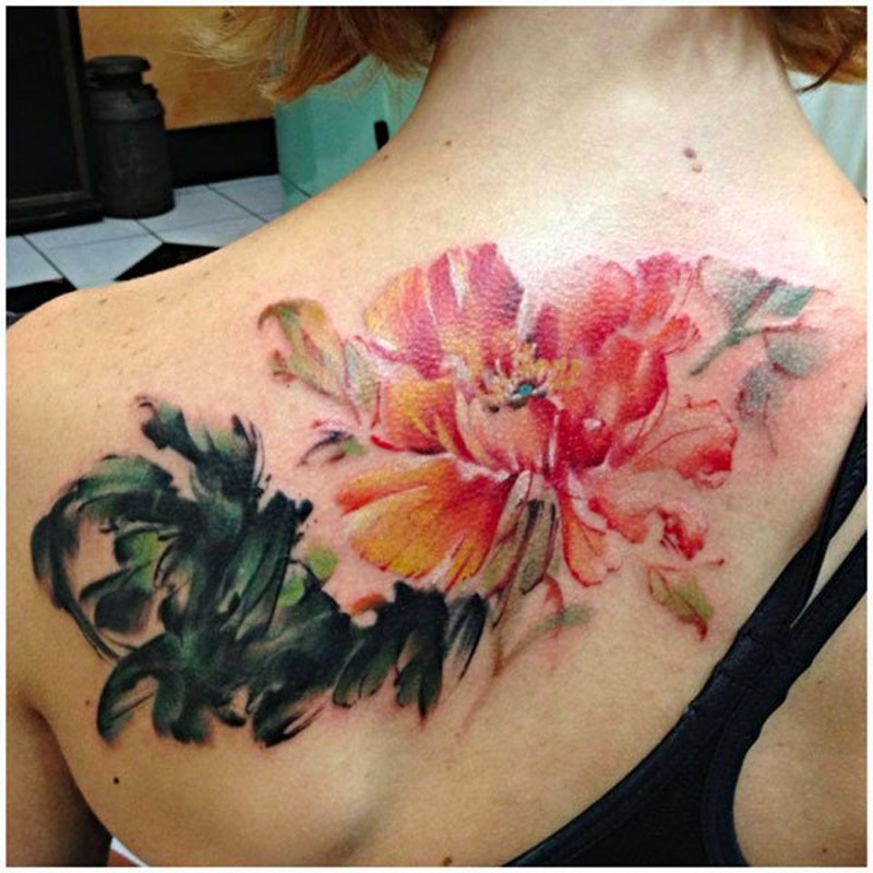 可爱的水彩画风格花朵背部纹身图案