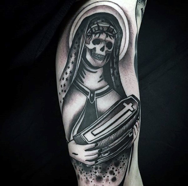 手臂墨西哥风格骷髅女子和棺材纹身图案