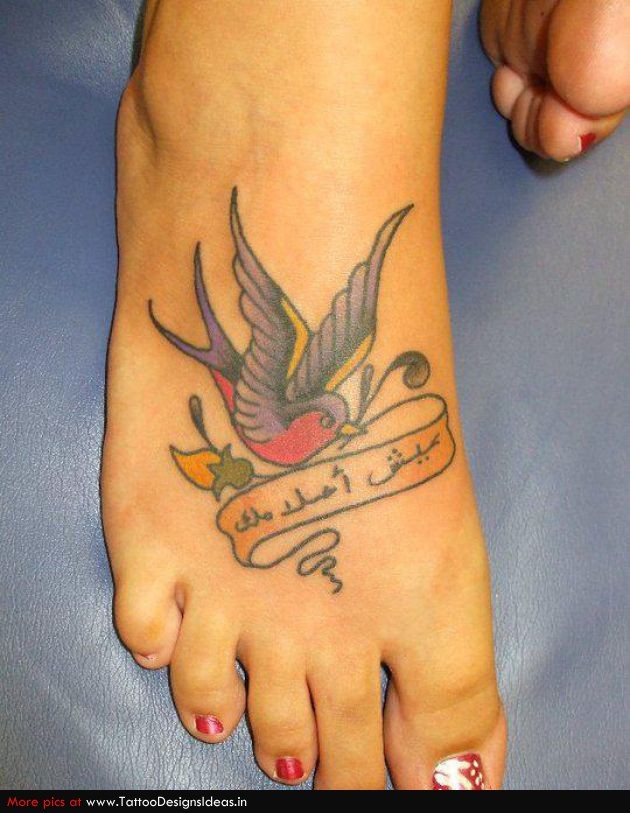 脚背彩绘五彩小鸟和丝带纹身图案