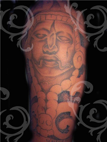 阿兹特克神像大臂纹身图案