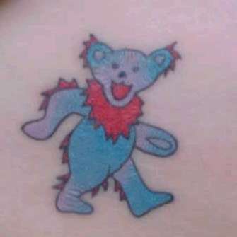 行走的蓝色小熊纹身图案