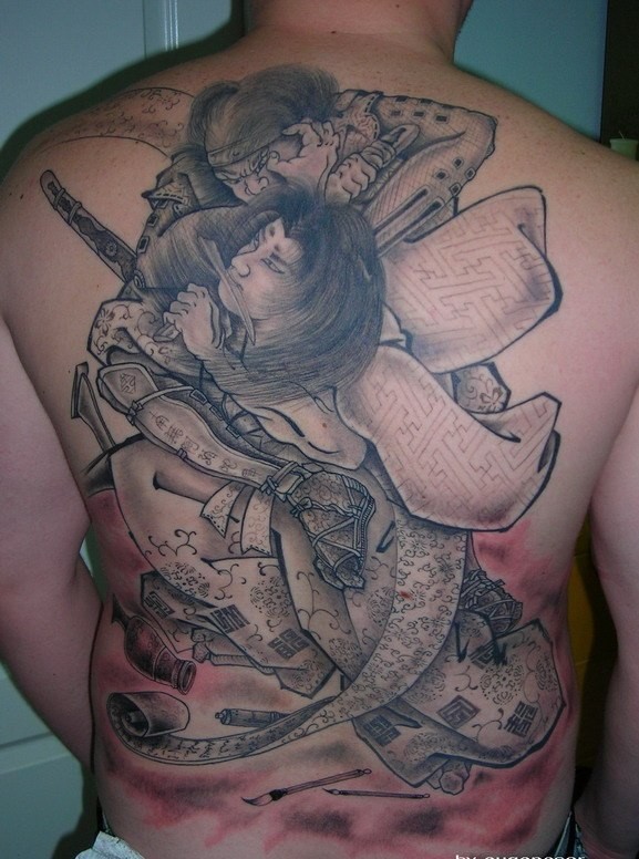背部令人兴奋的日本士纹身图案