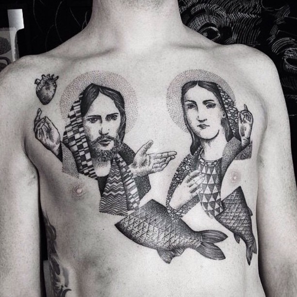 胸部超现实主义风格黑色鱼尾巴和圣人画像纹身图案