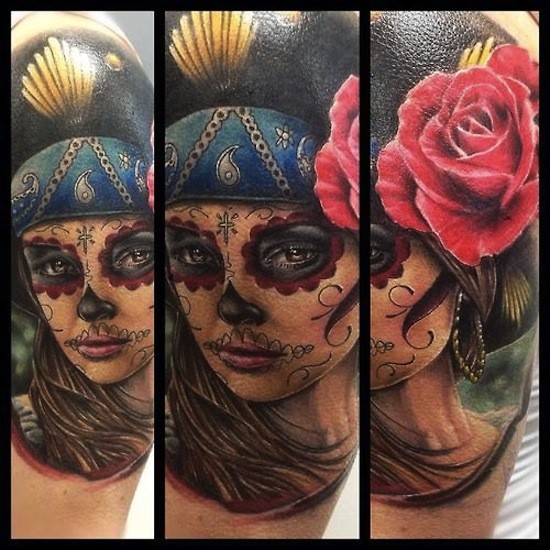 墨西哥式彩色美女肖像与红玫瑰纹身图案