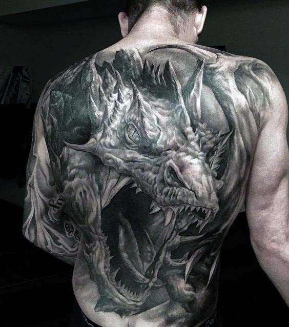 背部大型的黑灰龙头纹身图案
