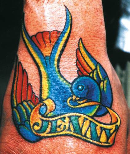 蓝色的鸟与字母纹身图案