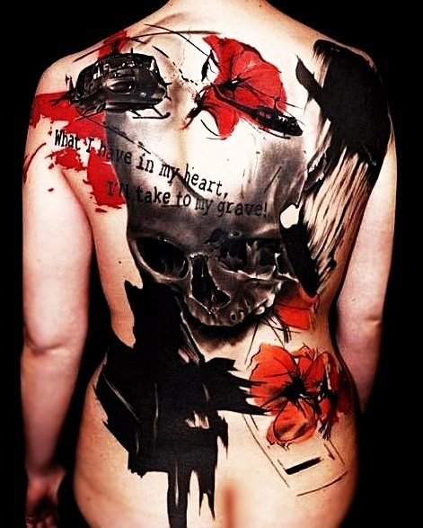 背部巨大的骷髅花朵恐怖风格纹身图案