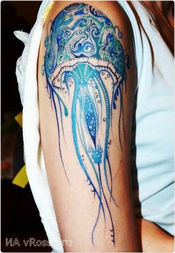 大臂好看的五彩水母纹身图案