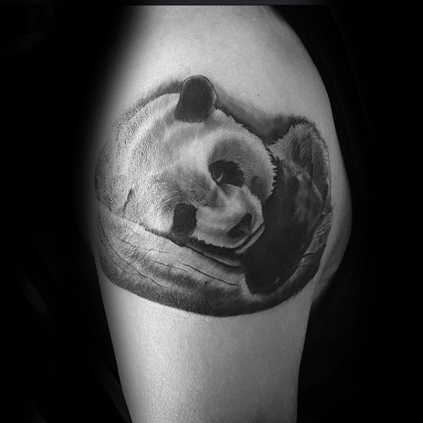 大臂可爱漂亮的熊猫纹身图案