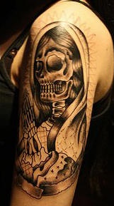 手臂上的骷髅死神纹身图案
