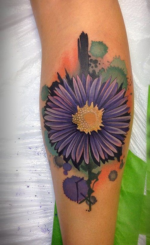 手臂水彩画风格紫色花朵纹身图案
