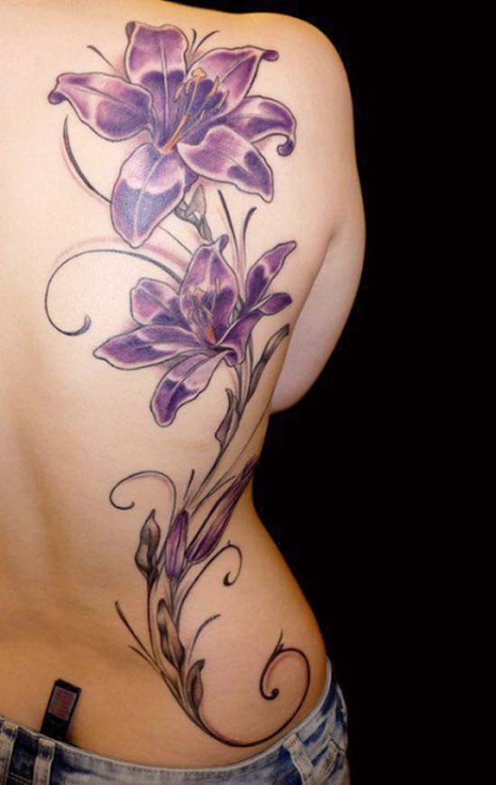 背部紫色的牵牛花纹身图案