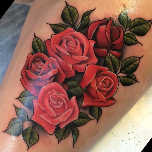 新传统风格彩色美丽的玫瑰腿部纹身图案