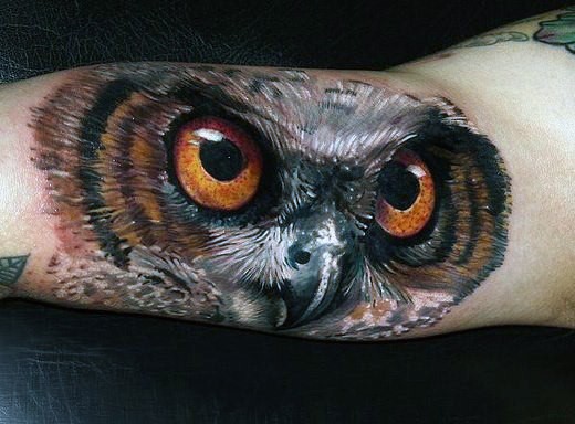 大臂非常逼真的猫头鹰头像纹身图案