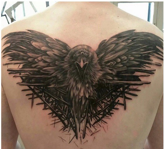 背部独特的黑色幻想乌鸦纹身图案
