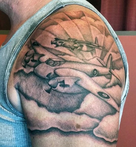 手臂个性黑白军用飞机纹身图案