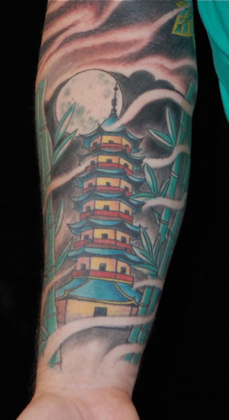 小臂亚洲卡通风格彩色的神秘竹子寺庙纹身图案