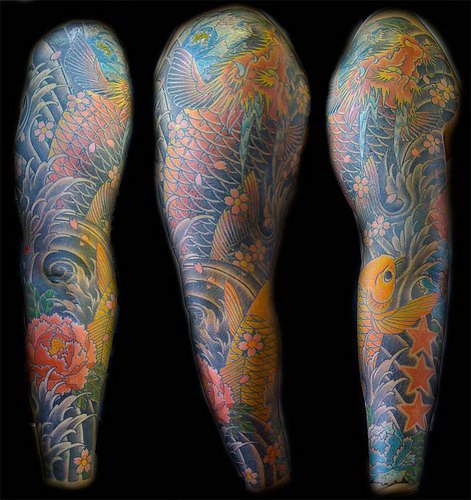花臂彩色的精美鲤鱼牡丹花纹身图案