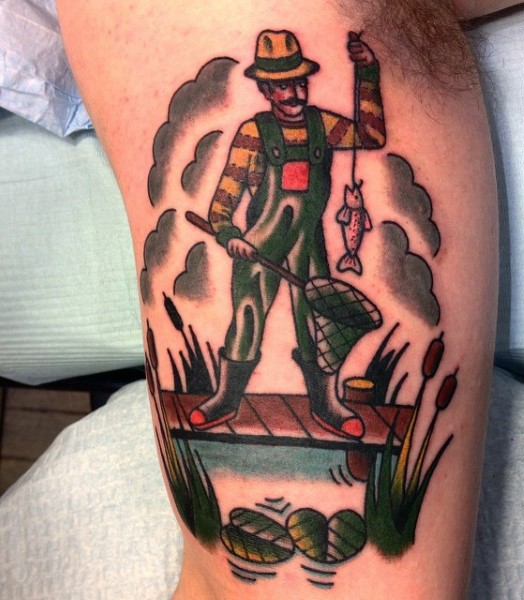 简单的彩色男子与鱼手臂纹身图案