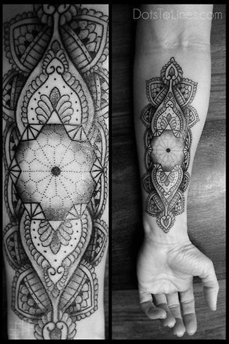 手臂好看的黑白印度风格梵花纹身图案