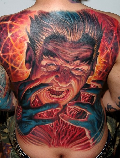背部不可思议的五彩邪恶巫师纹身图案