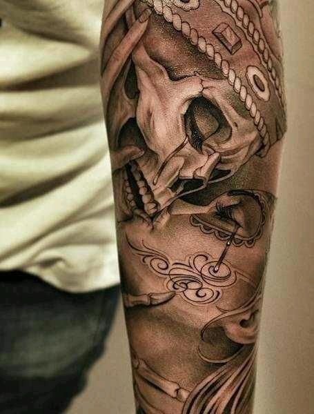 墨西哥风格的黑白亲吻骷髅手臂纹身图案