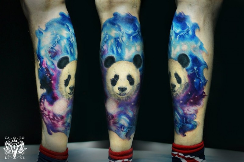 小腿写实风格彩色大熊猫纹身图案