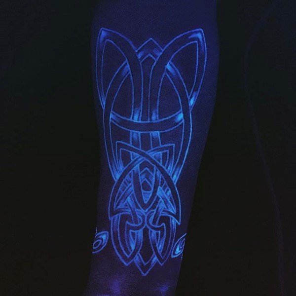 凯尔特风格的荧光图腾胳膊纹身图案
