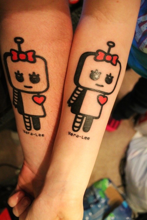 情侣手臂可爱的卡通机器人纹身图案