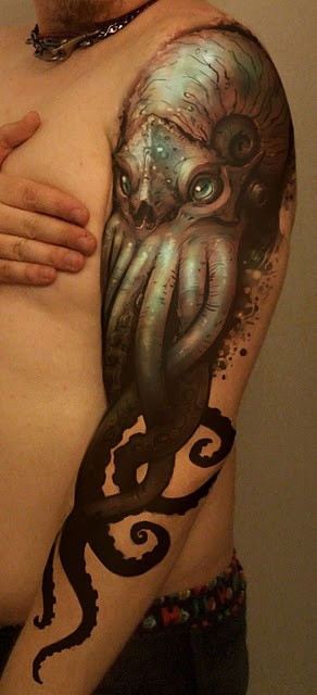 手臂很酷的写实恶魔章鱼纹身图案