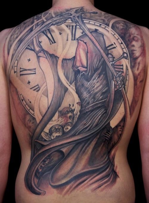 背部死神与时钟幽灵纹身图案