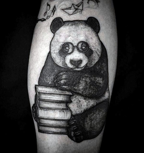雕刻风格黑色智慧的熊猫和书籍纹身图案