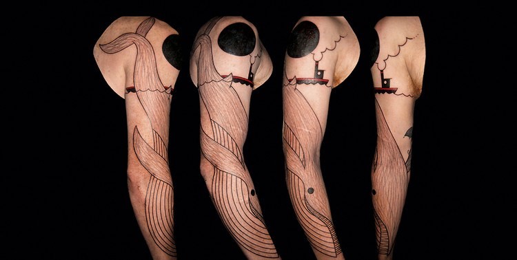 手臂黑色线条组合的鲸鱼和船纹身图案