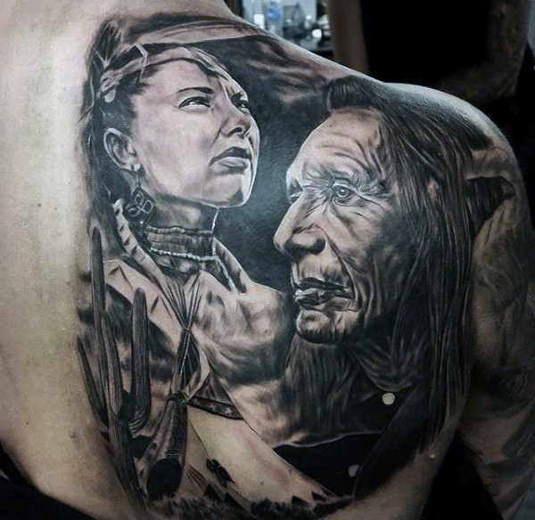 背部写实的黑白老印第安人肖像纹身图案