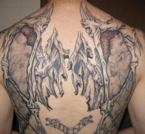 恶魔翅膀后背纹身图案